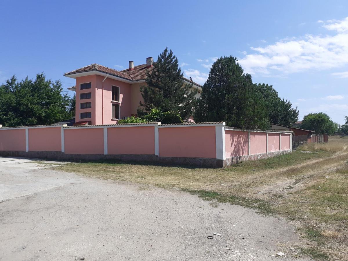 Guest House Edelvais Dve Mogili Exterior foto