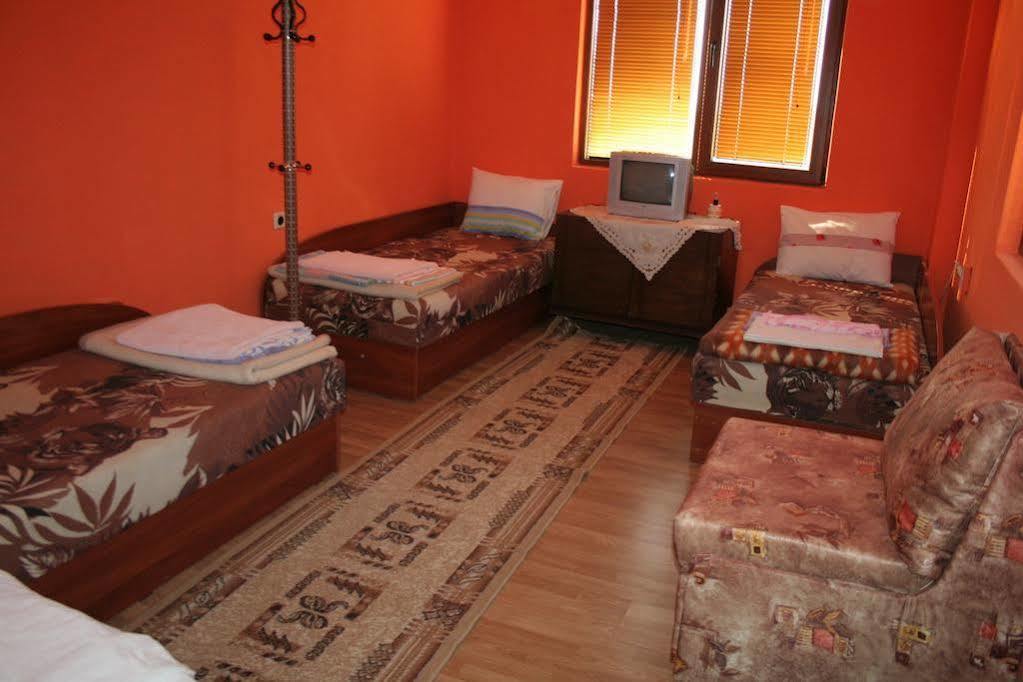 Guest House Edelvais Dve Mogili Exterior foto