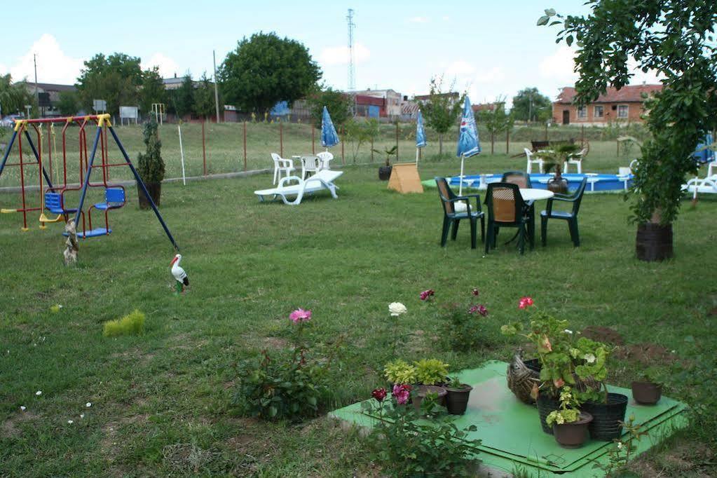 Guest House Edelvais Dve Mogili Exterior foto